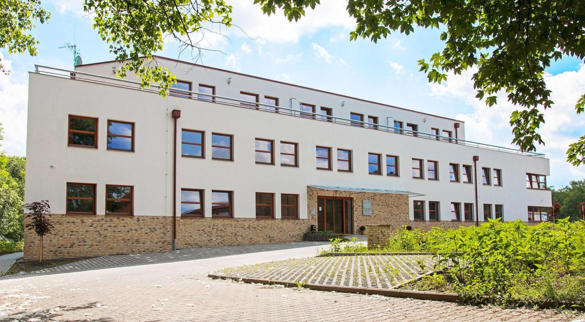 Sporthotel Hostivice Exteriör bild