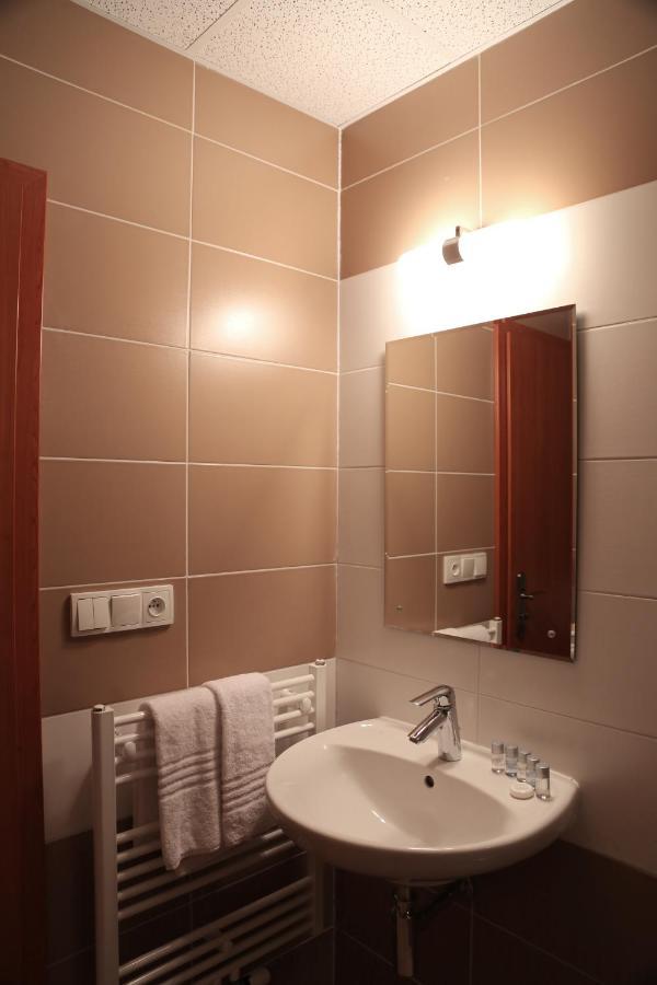 Sporthotel Hostivice Exteriör bild