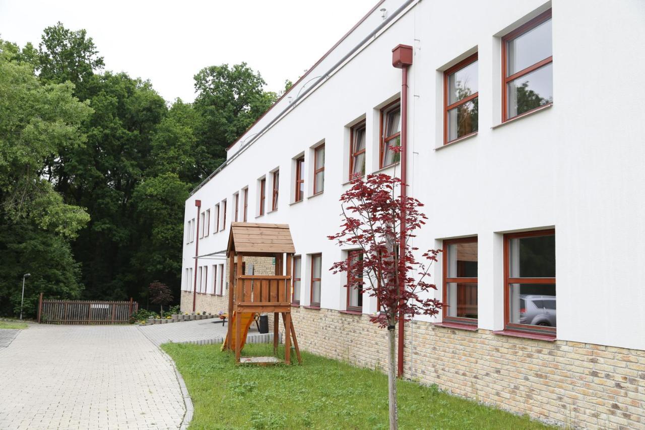 Sporthotel Hostivice Exteriör bild